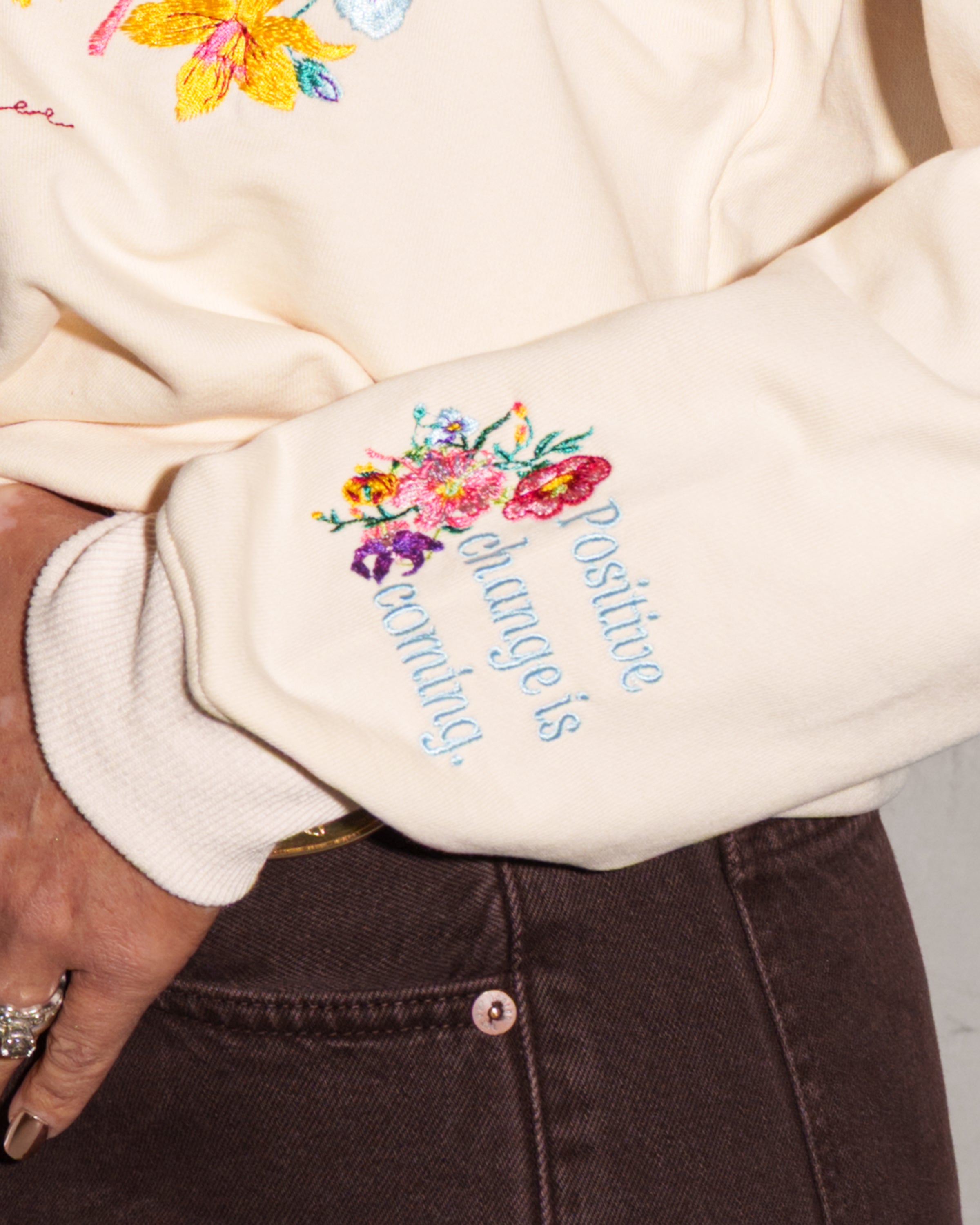 Classic Embroidered Sweatshirt Hummingbird