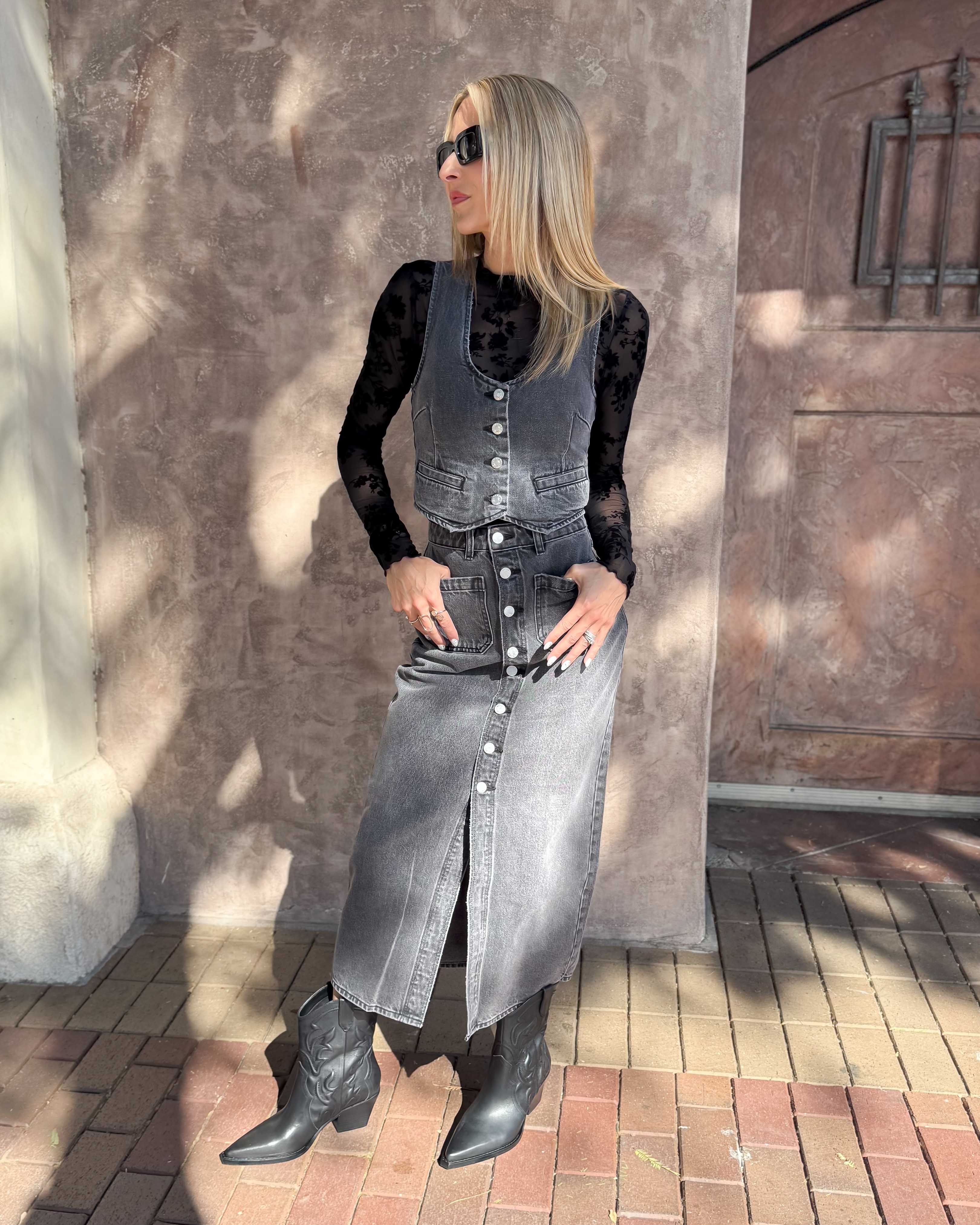 Dallas Vest Worn Black